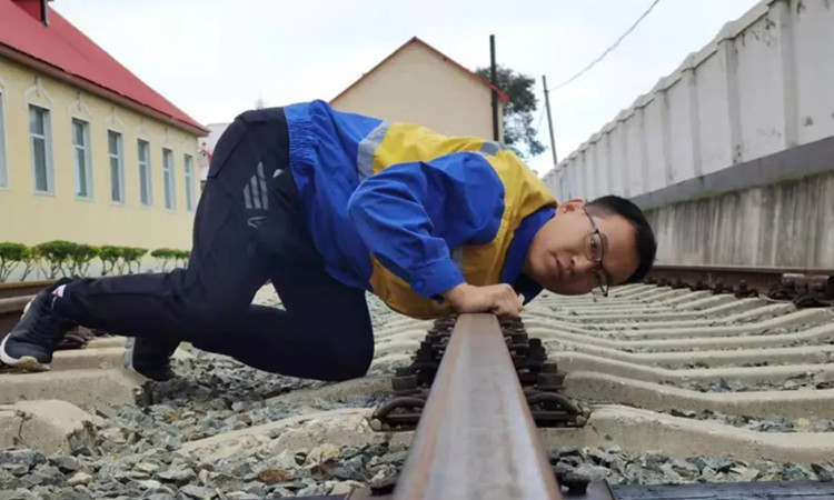 Why do Railway Workers lie on the Steel Rails?