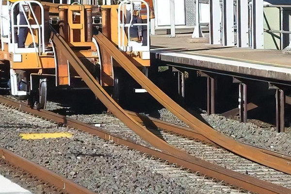 How are High Speed Steel Rails Laid?